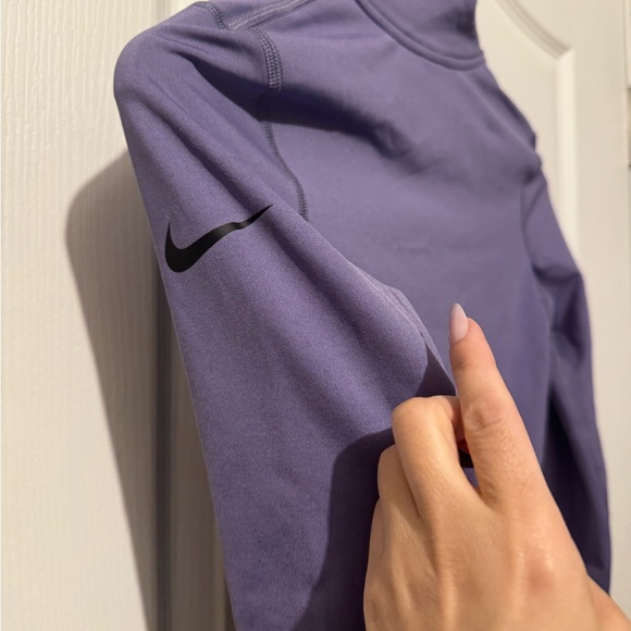 Nike long sleeve sport top with zipper - Picture 4 of 4